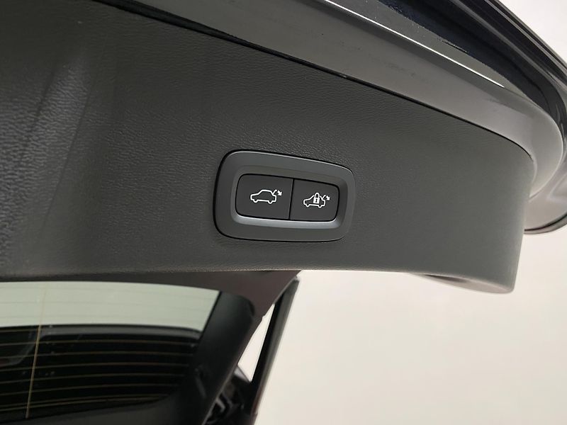 Volvo XC40 B3 PLUS BLACK EDITION AUT CZ - fotka 32 z 56