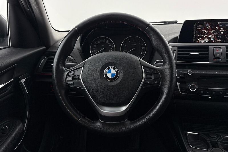 BMW Řada 1 118d xDrive - fotka 7 z 13