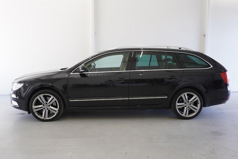 Škoda Superb 3.6 V6 191kW 4x4 REZERVACE - fotka 8 z 36