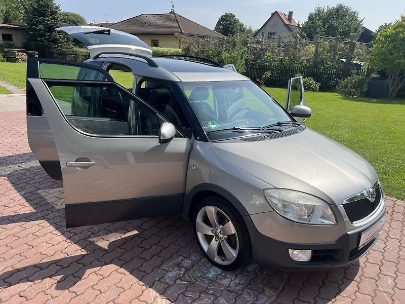 Škoda Roomster 1.9TDI 77KW,SCOUT,DIGI,PANORAM - fotka 31 z 41