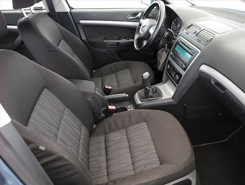Škoda Octavia (2011) Elegance 1.8 TSI, Serv.kniha - fotka 7 z 17