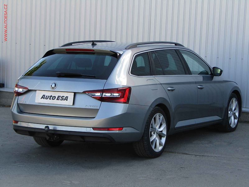 Škoda Superb (2017) 2.0 TDi, Ambition, DSG, navi - fotka 4 z 24
