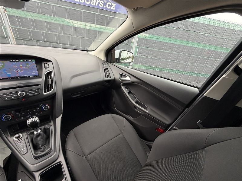 Ford Focus 1.5 TDCi Business - fotka 10 z 18
