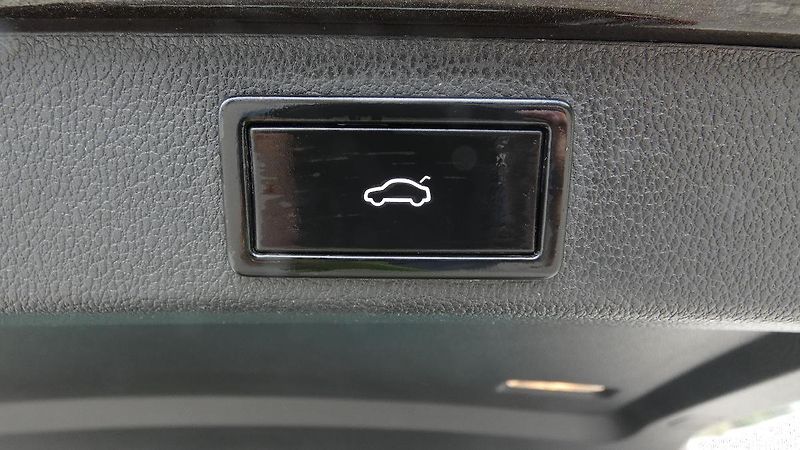 Škoda Superb Combi 2.0 TDI DSG L&K, Panoram - fotka 22 z 29