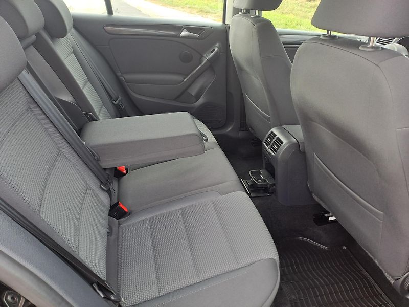 Volkswagen Golf (2012) 1.4 16V 59 KW, SERVISKA, PĚKNÝ - fotka 18 z 36