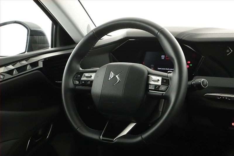 DS Automobiles DS4 (2023) 1.5 BlueHDi - fotka 8 z 19