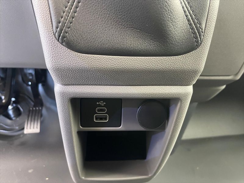 Volkswagen Transporter Nový T7 skříň TDI KR - fotka 24 z 26