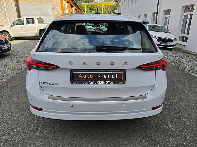 Škoda Octavia 2.0TDi 110kW DSG STYLE + NAVI - fotka 6 z 44