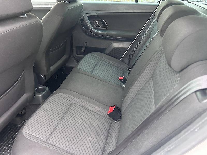 Škoda Fabia Kombi 1.2 TSI Ambiente - fotka 20 z 31