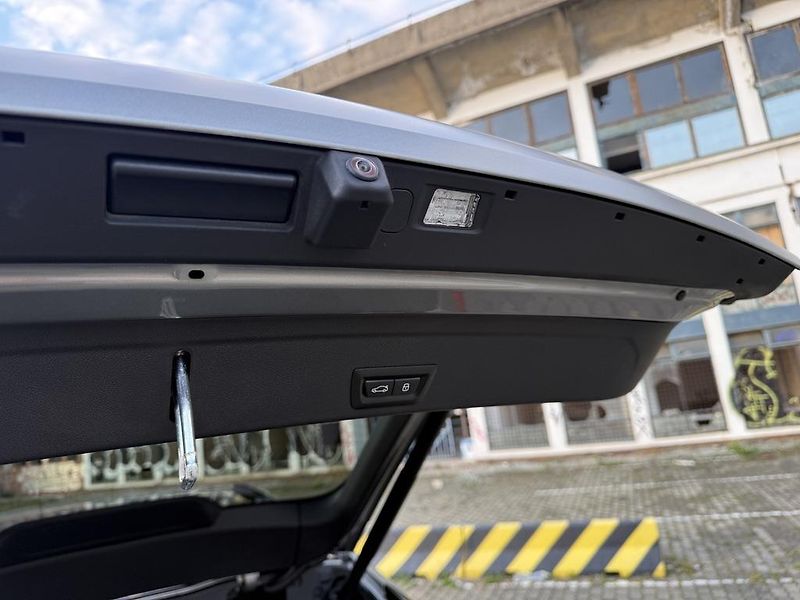 BMW X6 (2023) BMW X6M laser, H&K,  - fotka 26 z 41
