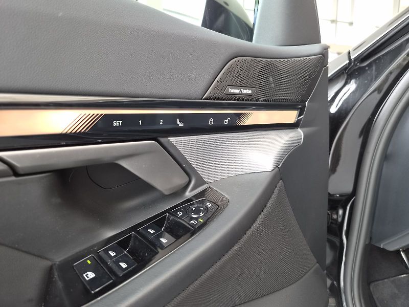 BMW Řada 5 520 xDrive - fotka 12 z 38