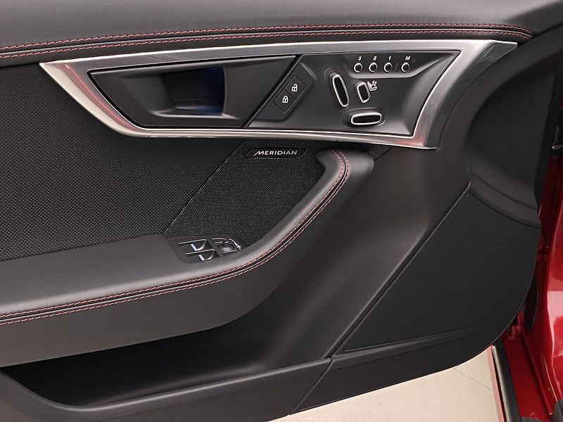 Jaguar F-Type R 5.0 423kW AWD AUT CZ - fotka 25 z 41