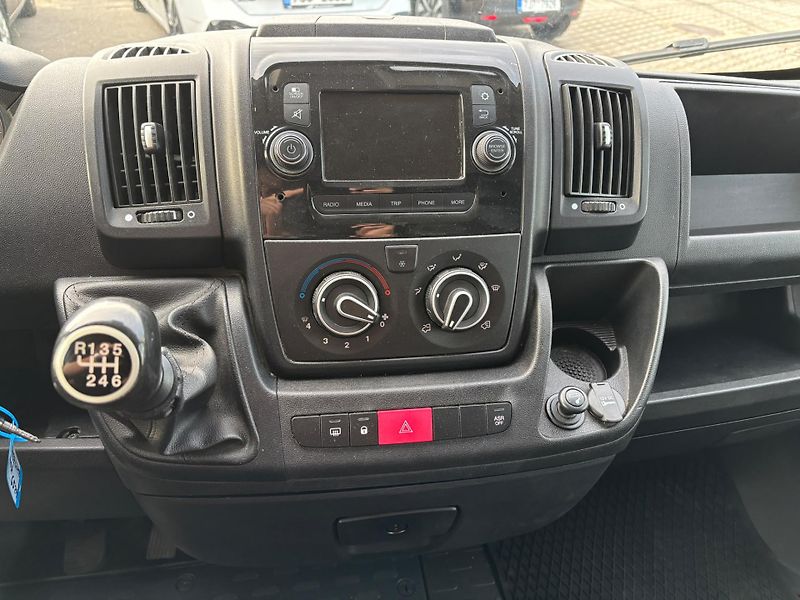 Peugeot Boxer (2022) Furgon L2H2 140k MAN6 - fotka 16 z 19