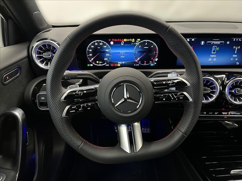 Mercedes-Benz Třídy A 220d sedan AMG Line Night - fotka 10 z 22