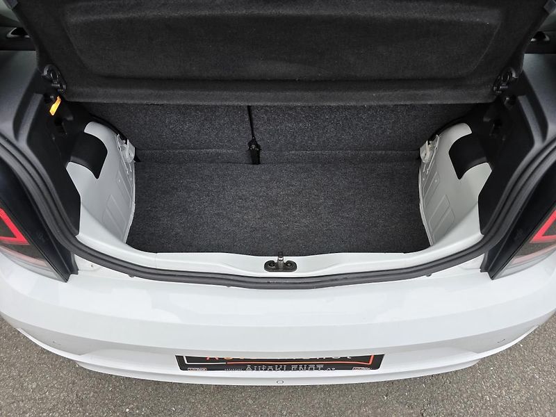 Volkswagen up! CNG KAMERA + DIGIKLIMA ČR - fotka 31 z 33