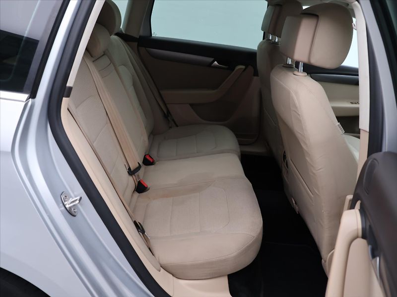 Volkswagen Passat 2,0 TDI 103kW DSG Xenon Navi - fotka 13 z 32