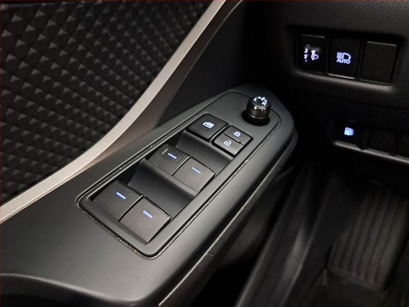 Toyota C-HR (2023) Comfort 1.8 Hybrid, COMFORT - fotka 21 z 21