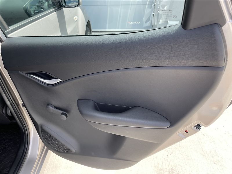 Hyundai ix20 1,6 i 91KW ČR.8TIS KM 1.MAJ. - fotka 21 z 23