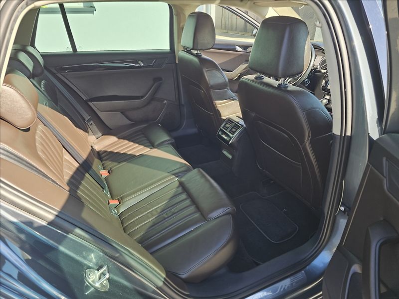 Škoda Superb 3 2,0TDi Laurin & Klement - fotka 35 z 46
