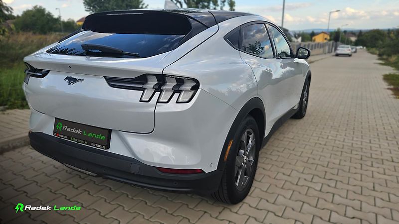 Ford Mustang Mach-E (2021) xtended Range 99 kWh - fotka 5 z 11
