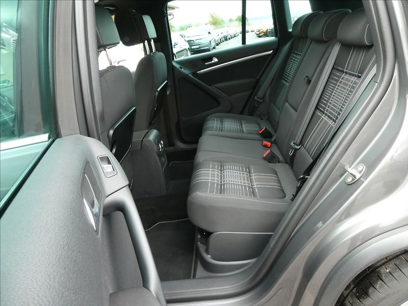 Volkswagen Tiguan 2,0 TDi 110kW Lounge DSG, 4x4 - fotka 20 z 54