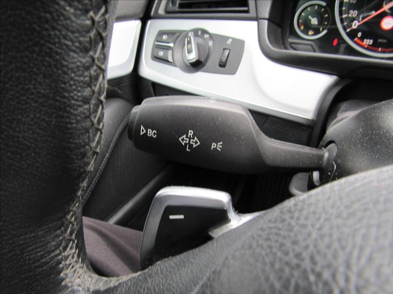 BMW Řada 5 3,0 d 530d xDrive - fotka 24 z 35