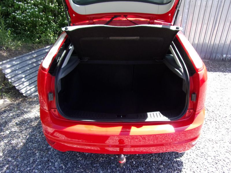 Ford Focus (2009) 1.6i74kW ATTRACTIVE PO SERVISU - fotka 14 z 18