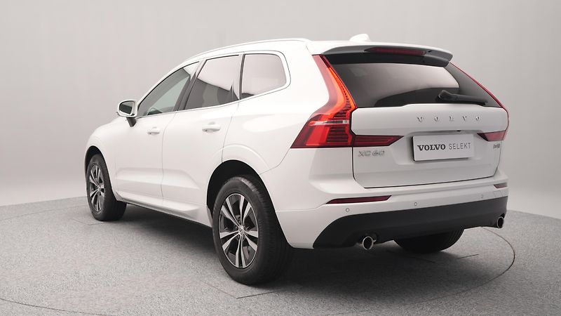 Volvo XC60 B4 AWD MOMENTUM PRO AUT CZ - fotka 12 z 37