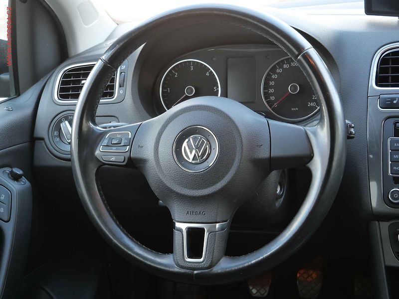 Volkswagen Polo (2012) 1.6 TDi, R-Line - fotka 13 z 21