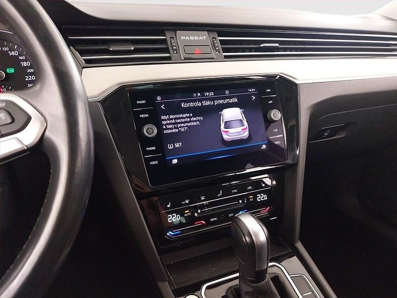 Volkswagen Passat (2022) Elegance 2.0 TDI, 4X4 - fotka 12 z 23