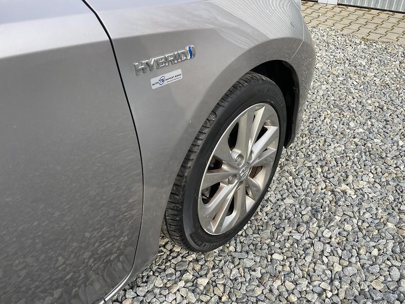 Toyota Auris 1.8i 16v HYBRID AUT NAVI CAM!! - fotka 51 z 166