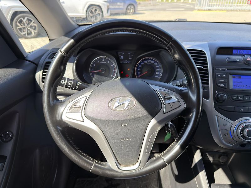 Hyundai ix20 1.4i 66kW KLIMA REZERVACE - fotka 12 z 22