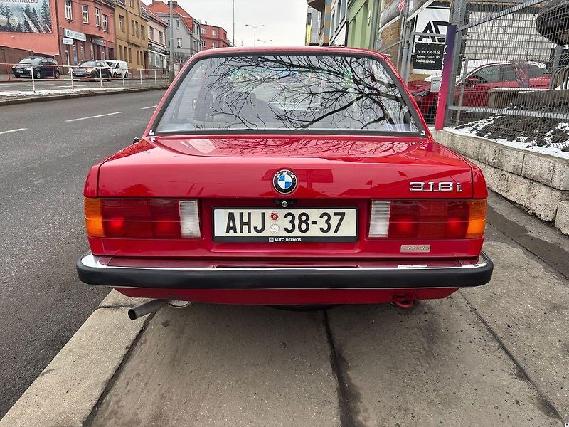 BMW Řada 3 E30-318i/1986/2.maj. garážován - fotka 35 z 50