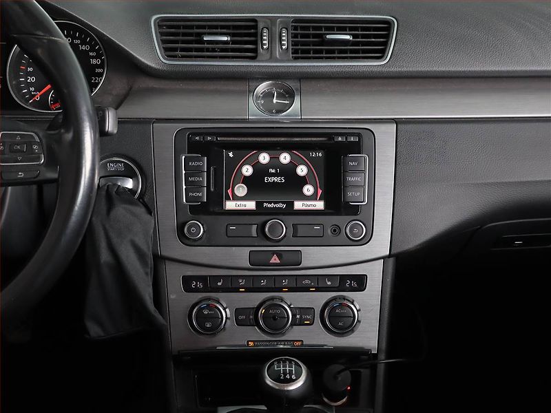 Volkswagen Passat (2012) 2.0 TDI, Navi, Tempomat - fotka 12 z 24