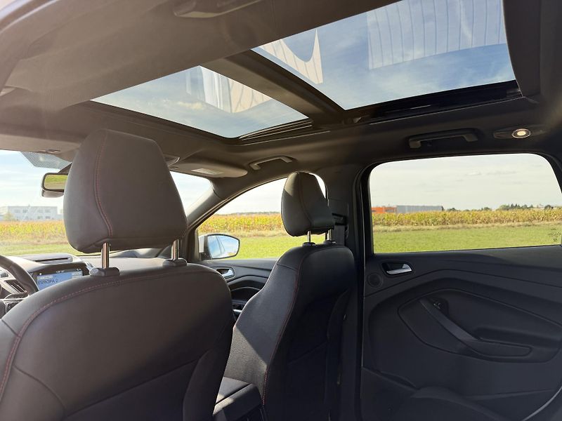 Ford Kuga 1.5 EB ST PANORAMA SERVISKA - fotka 33 z 48