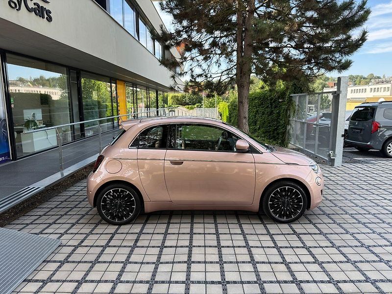 Fiat 500 LaPrima 3+1 42 kWh - fotka 36 z 38