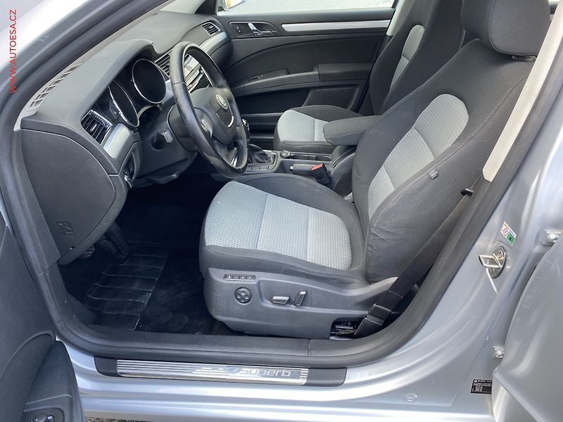 Škoda Superb (2012) 2.0 TDi, Ambition - fotka 9 z 16