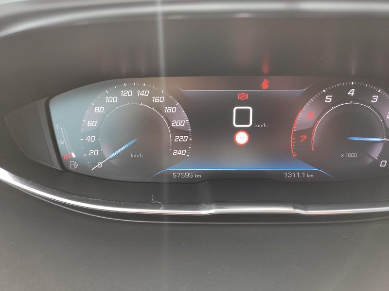 Peugeot 5008 (2021) ALLURE 1.2 MAN6 130k TZ DPH - fotka 28 z 34
