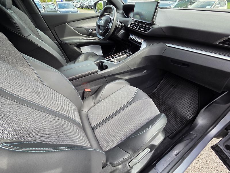 Peugeot 5008 (2024) 1.2 PT 130 ALLURE PACK EAT8 - fotka 12 z 34