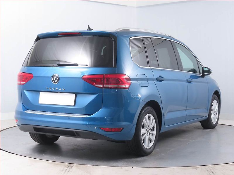 Volkswagen Touran (2022) Highline 1.5 TSI - fotka 5 z 14
