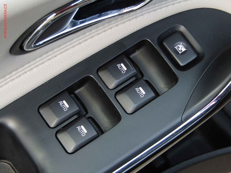 Kia Ceed (2012) 1.6 GDi, Spirit, AT, xenon - fotka 11 z 18