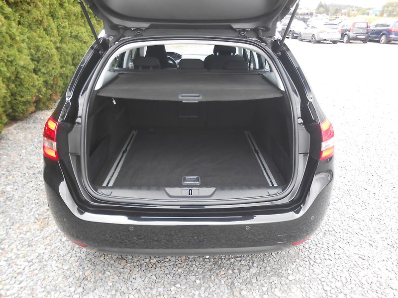Peugeot 308 1.6HDi, KAMERA,NAVI,FULL LED! - fotka 21 z 40