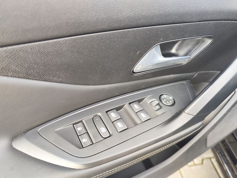 Peugeot 308 1.2 PureTech/96kW Allure AT - fotka 30 z 32