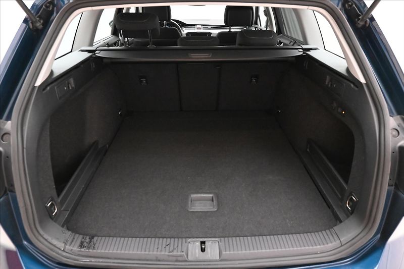 Volkswagen Passat 2,0 TDI 110kW DSG Business Zár - fotka 9 z 25