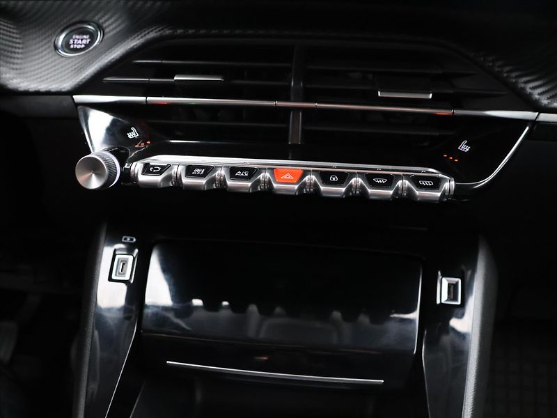 Peugeot 2008 1,2 PT 130k CZ Allure LED - fotka 16 z 25