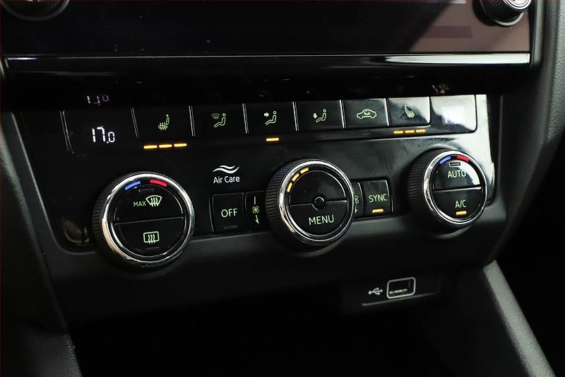 Škoda Octavia (2018) 1.5 TSI, Navi, Tempomat - fotka 16 z 19