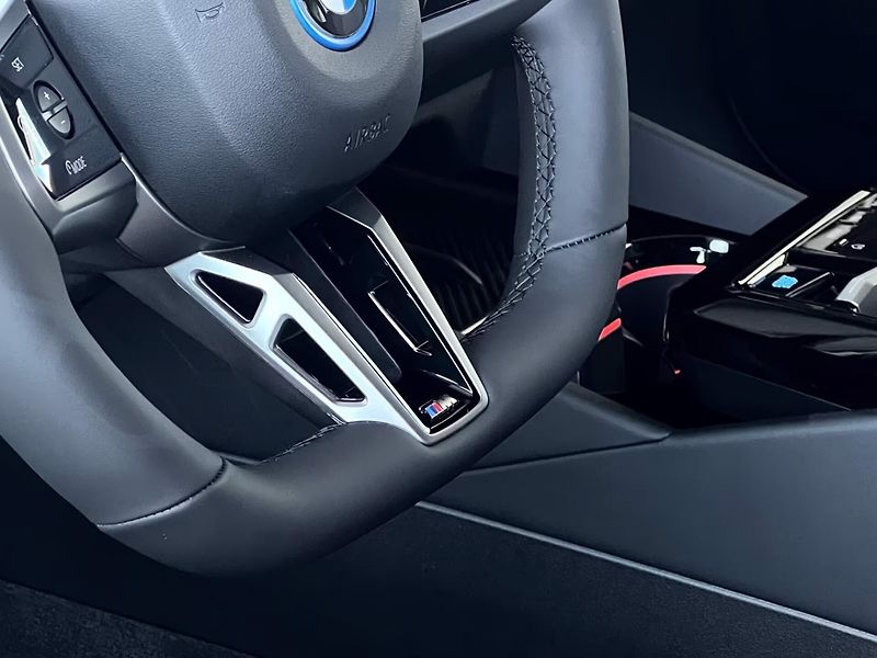 BMW i5 eDrive40 M-Sport HuD 360 ACC T - fotka 10 z 17