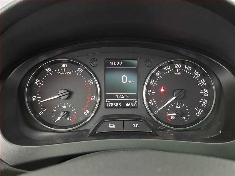 Škoda Rapid (2013) Spaceback 1.2 TSI, Xenony - fotka 11 z 16