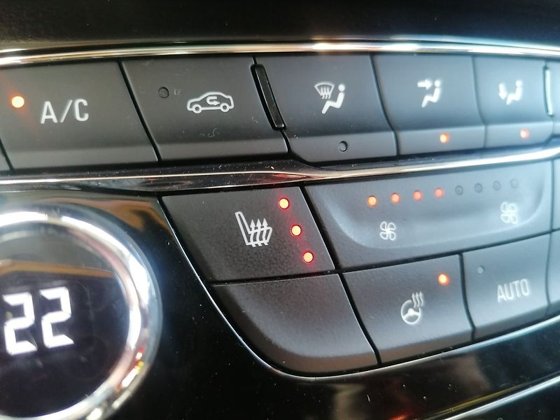 Opel Astra (2018) 1.4 Turbo Digi.klima,Výhřevy - fotka 12 z 30