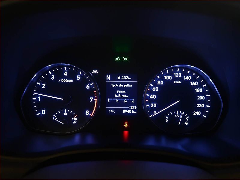 Hyundai i30 (2022) Style 1.5 T-GDI MHEV - fotka 11 z 16